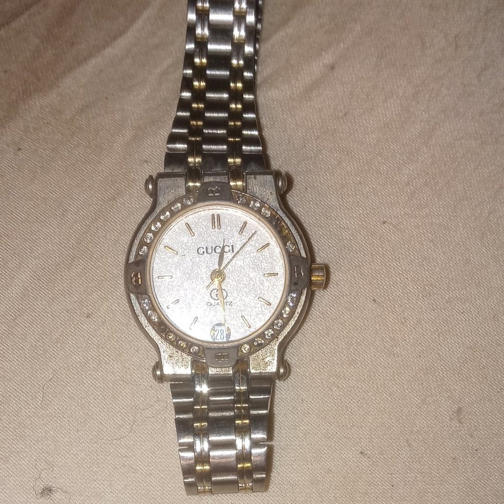 Gucci watch 9000l
